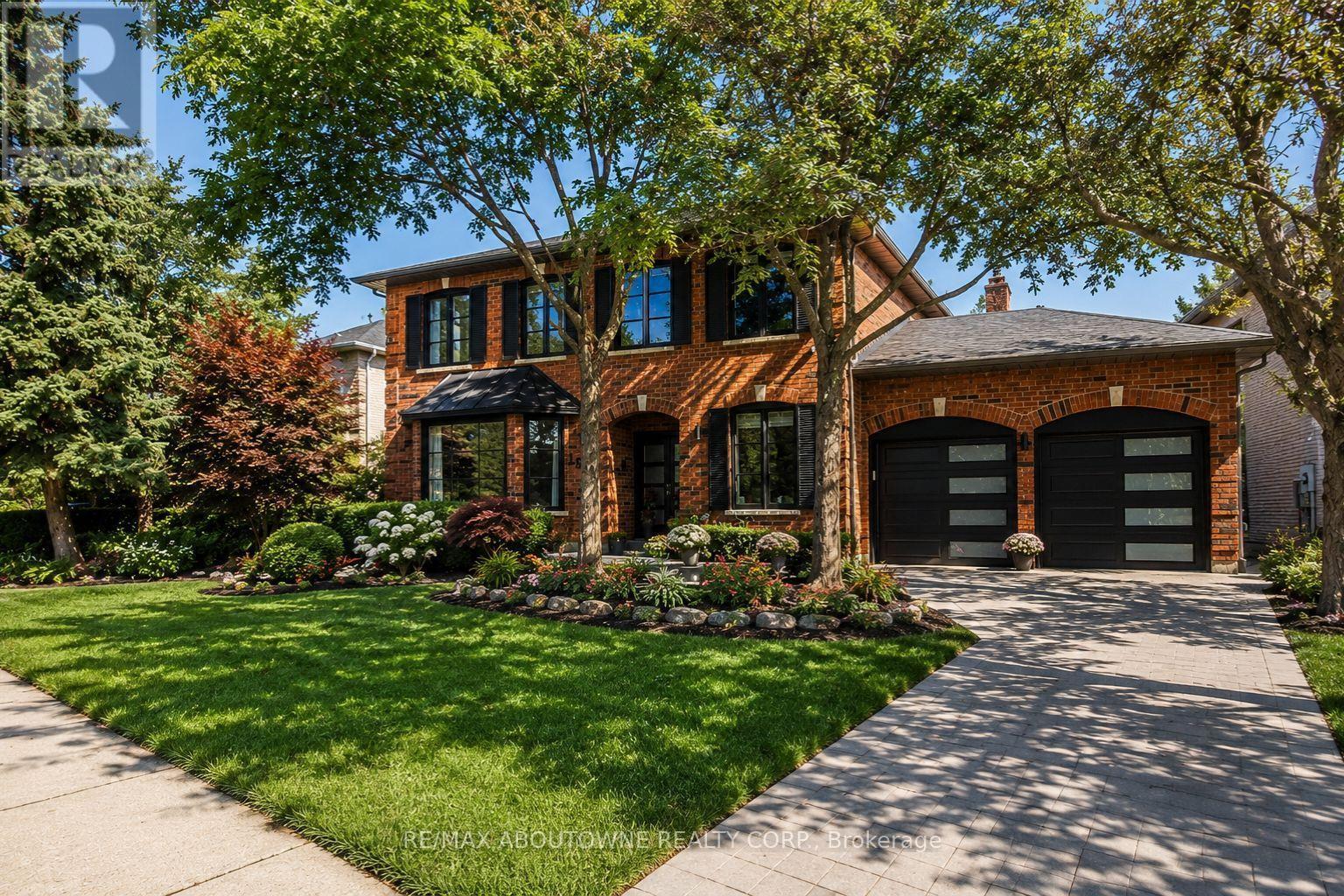 1319 Greeneagle Drive, Oakville, Ontario  L6M 2N1 - Photo 2 - W13223086