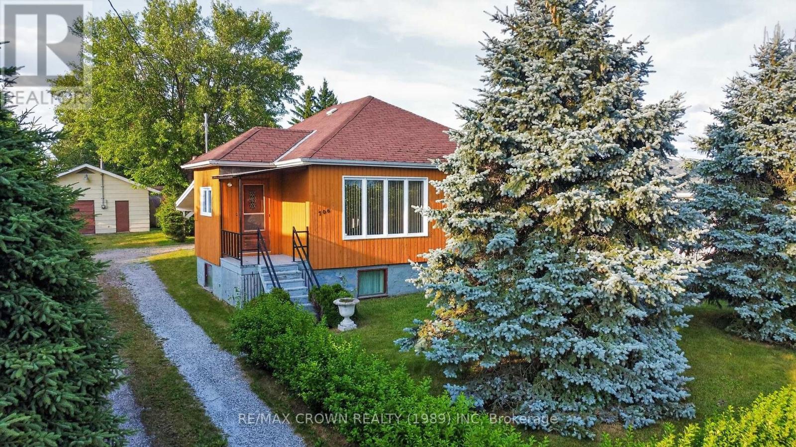 706 PRINCE STREET, Hearst, Ontario
