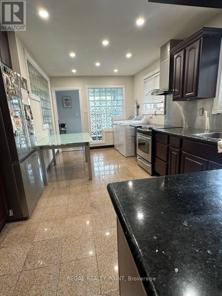6 Harrington Crescent, Toronto, Ontario  M2M 2Y5 - Photo 3 - C13602294