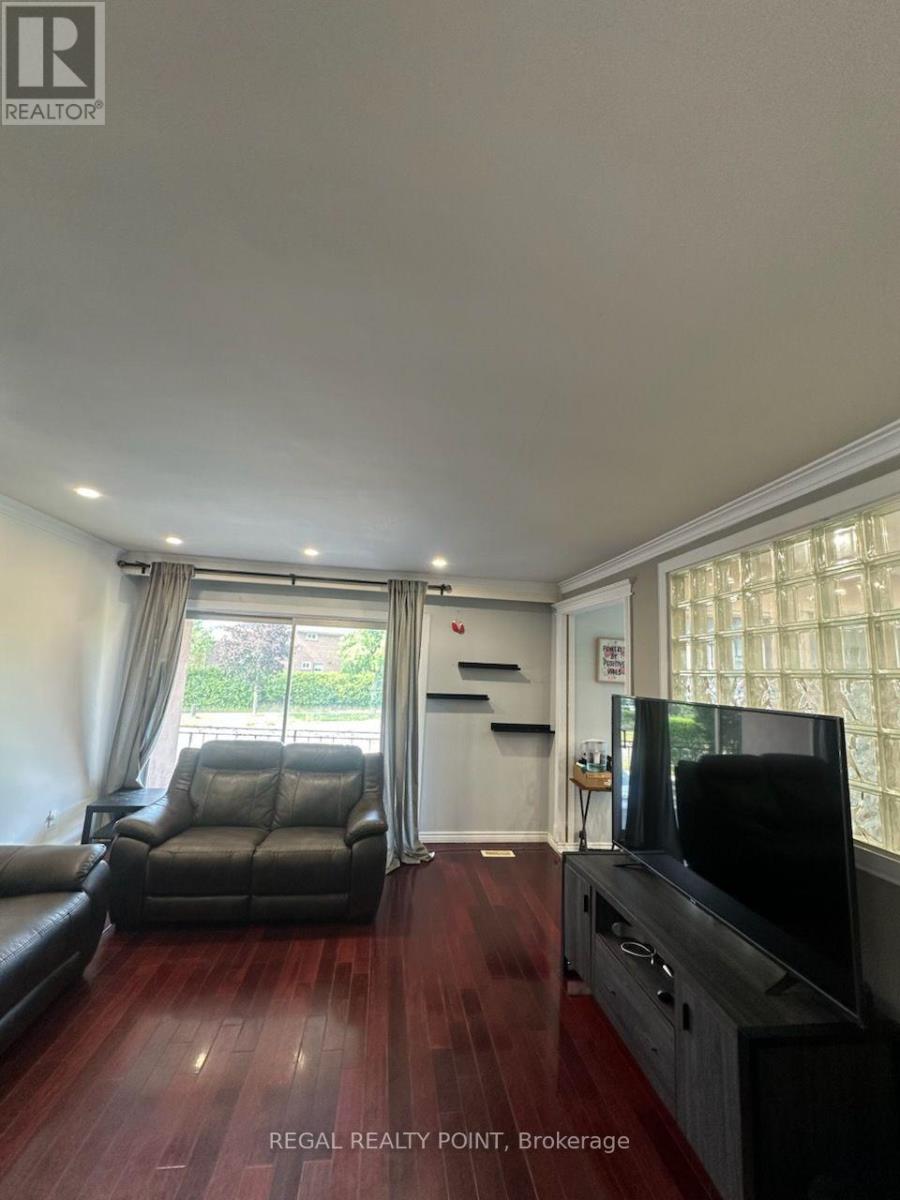 6 Harrington Crescent, Toronto, Ontario  M2M 2Y5 - Photo 6 - C13602294
