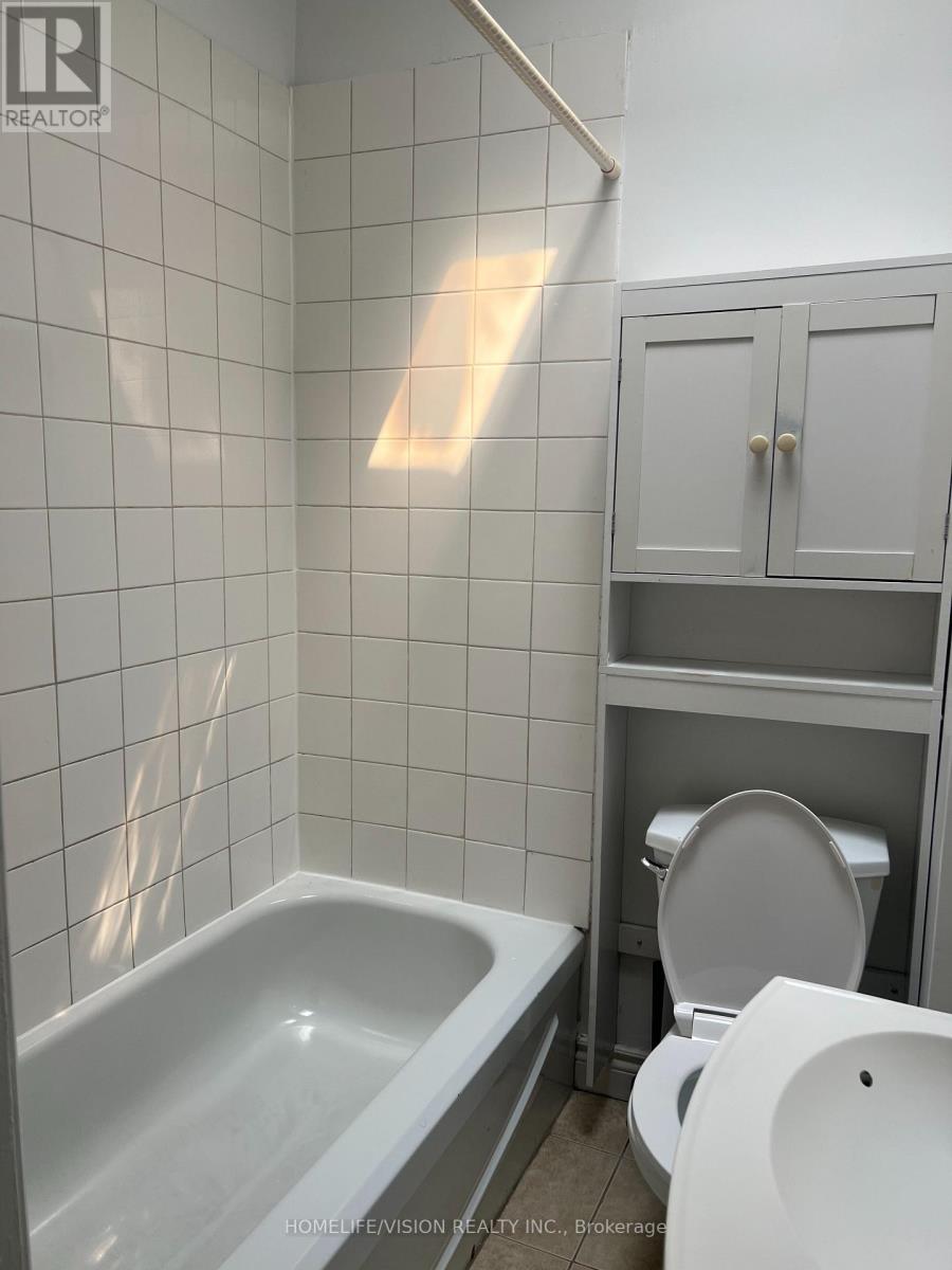 1 - 788 Eglinton Avenue E, Toronto, Ontario  M4G 2L1 - Photo 8 - C13602314