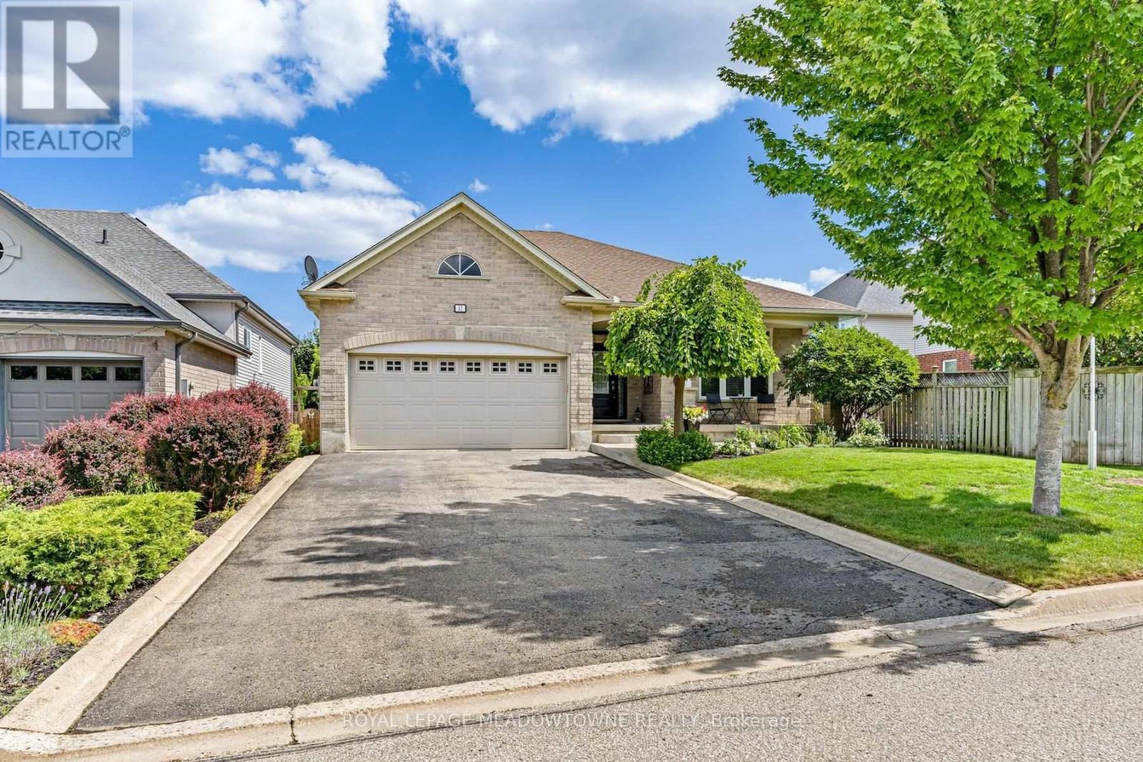 17 DAWKINS CRESCENT, Halton Hills, Ontario