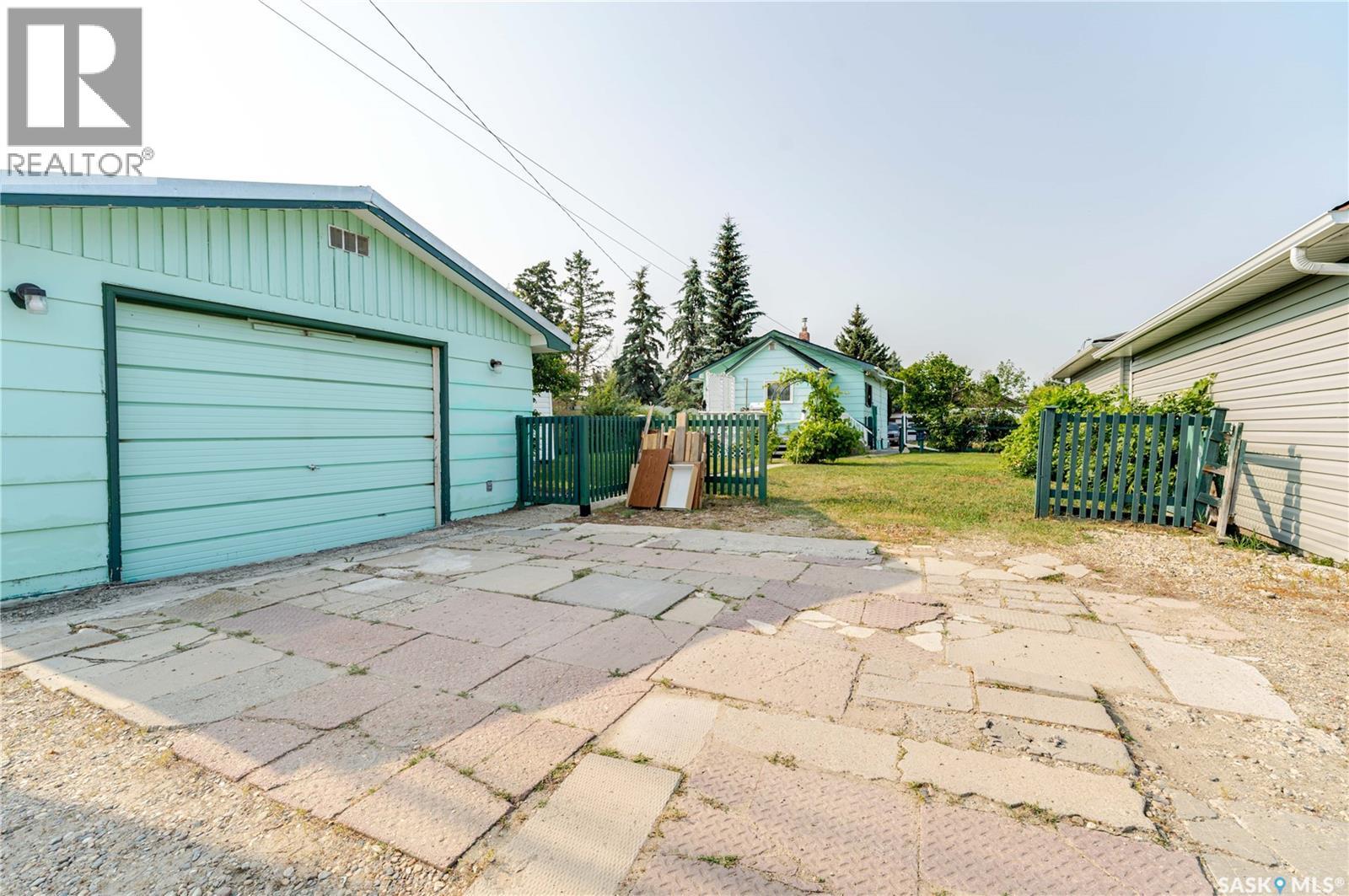 1233 Coteau Street W, Moose Jaw, Saskatchewan  S6H 5G7 - Photo 30 - SK043525