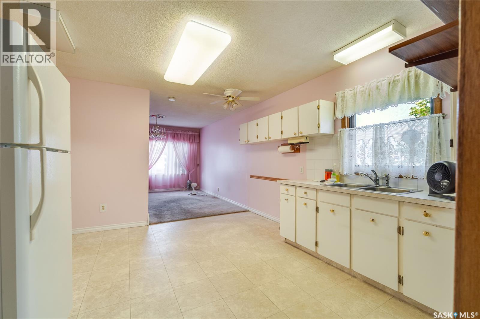 1233 Coteau Street W, Moose Jaw, Saskatchewan  S6H 5G7 - Photo 6 - SK043525