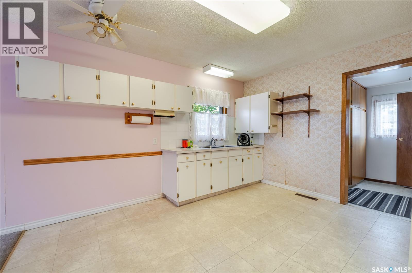 1233 Coteau Street W, Moose Jaw, Saskatchewan  S6H 5G7 - Photo 7 - SK043525