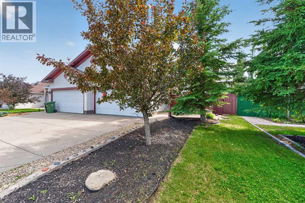 13 Canoe Close SW, Airdrie, Alberta  T4B 2N3 - Photo 4 - A2328167