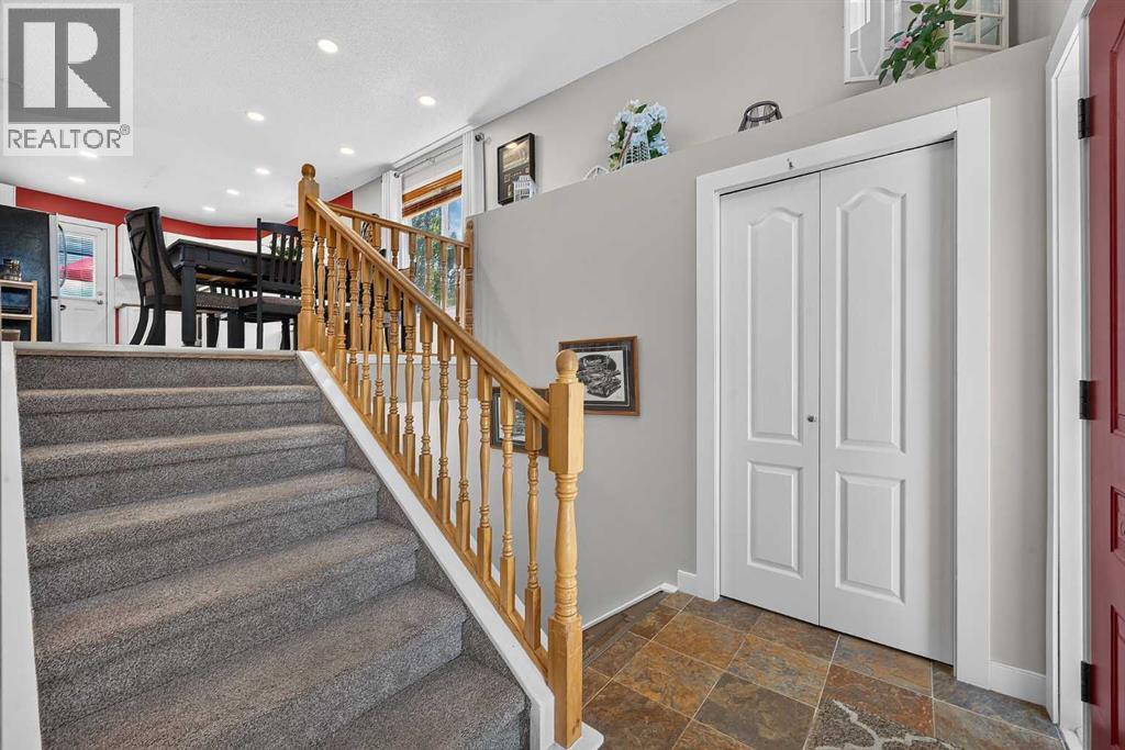 13 Canoe Close SW, Airdrie, Alberta  T4B 2N3 - Photo 6 - A2328167