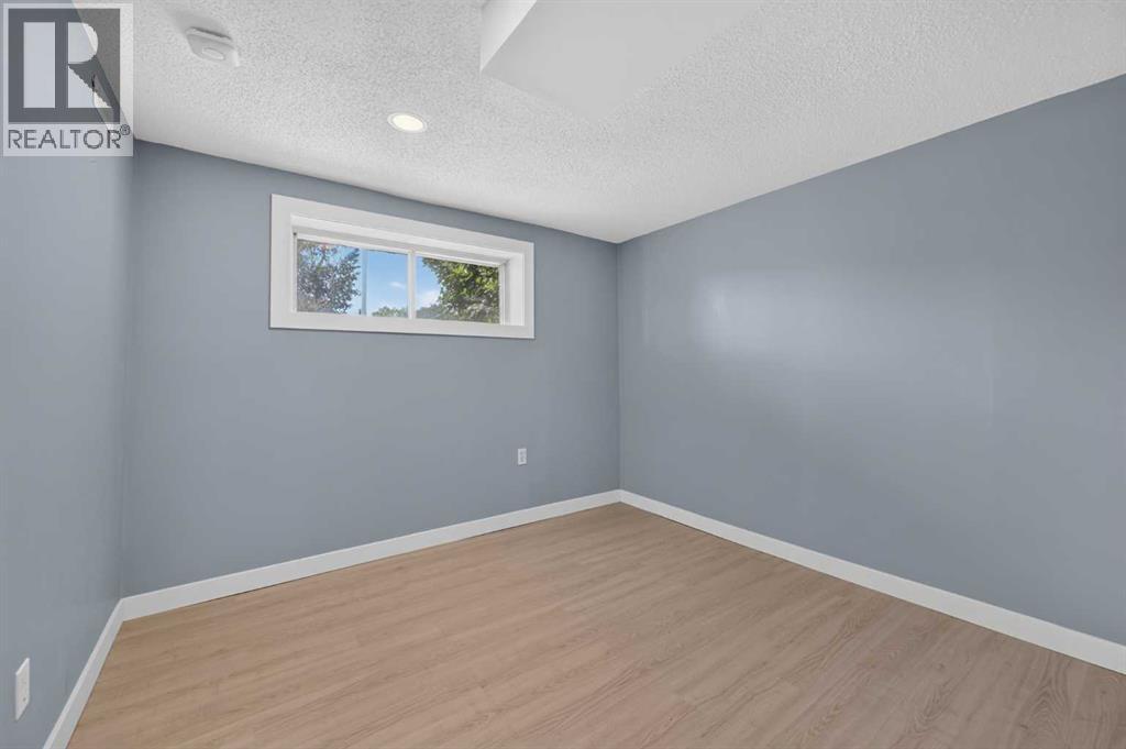 218 Bermuda Drive Nw, Calgary, Alberta  T3K 2A9 - Photo 31 - A2330540
