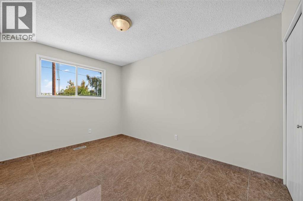 218 Bermuda Drive Nw, Calgary, Alberta  T3K 2A9 - Photo 19 - A2330540