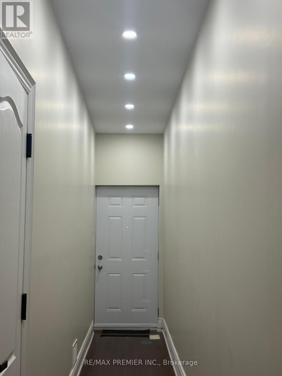 Main Floor - 2879 Dufferin Street, Toronto, Ontario  M6B 3S5 - Photo 12 - W13601864