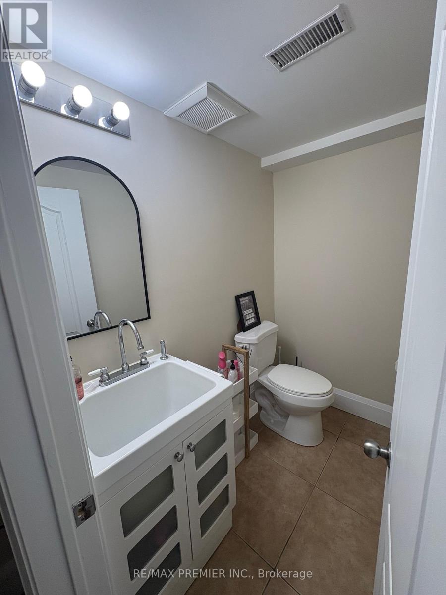 Main Floor - 2879 Dufferin Street, Toronto, Ontario  M6B 3S5 - Photo 10 - W13601864