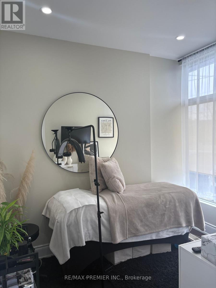 Main Floor - 2879 Dufferin Street, Toronto, Ontario  M6B 3S5 - Photo 4 - W13601864