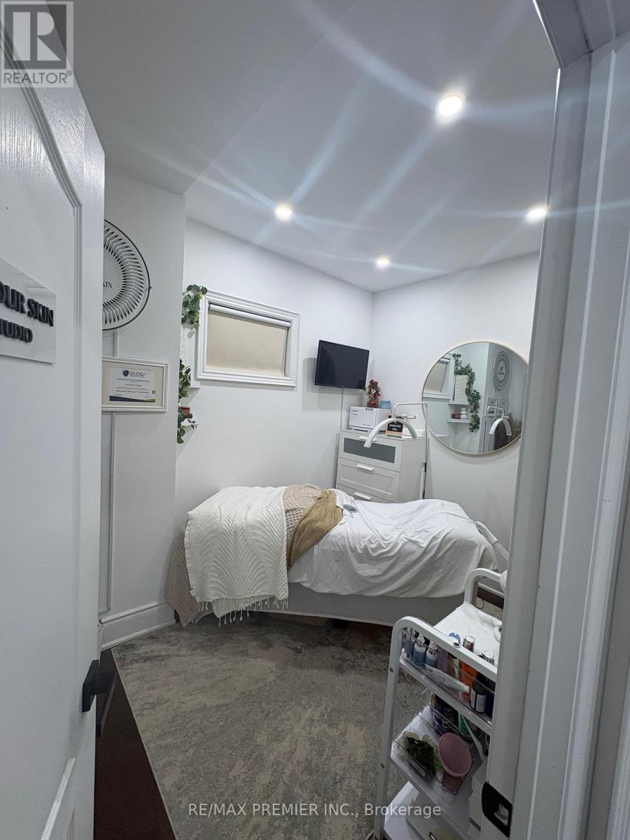 Main Floor - 2879 Dufferin Street, Toronto, Ontario  M6B 3S5 - Photo 2 - W13601864