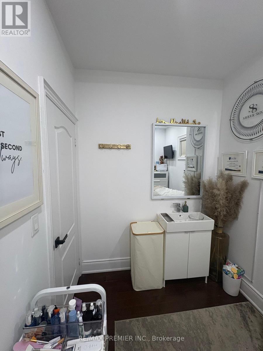 Main Floor - 2879 Dufferin Street, Toronto, Ontario  M6B 3S5 - Photo 6 - W13601864