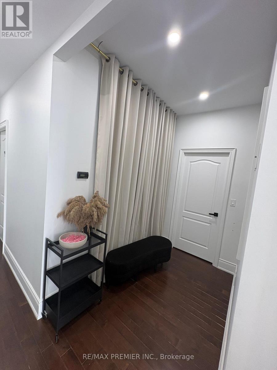 Main Floor - 2879 Dufferin Street, Toronto, Ontario  M6B 3S5 - Photo 7 - W13601864