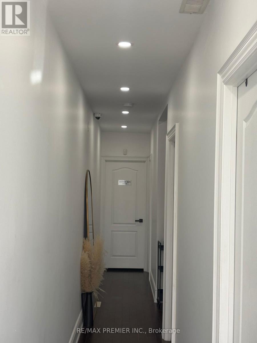Main Floor - 2879 Dufferin Street, Toronto, Ontario  M6B 3S5 - Photo 11 - W13601864