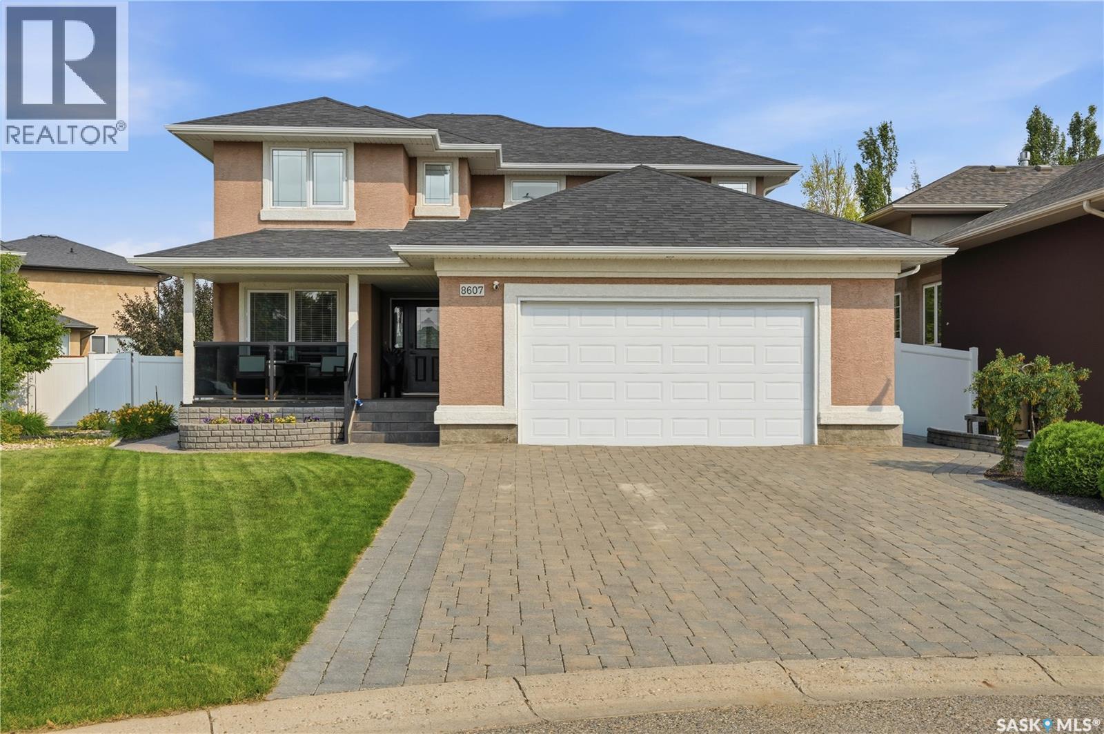 8607 Wascana Gardens Lane, Regina, Saskatchewan  S4V 1G1 - Photo 2 - SK043425