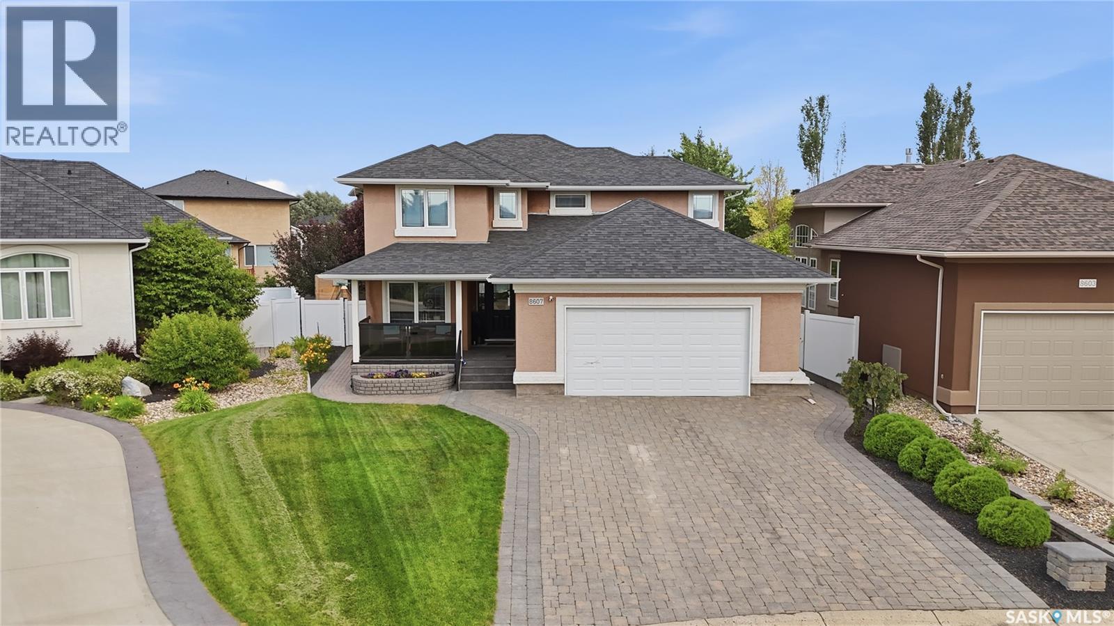 8607 Wascana Gardens Lane, Regina, Saskatchewan  S4V 1G1 - Photo 3 - SK043425
