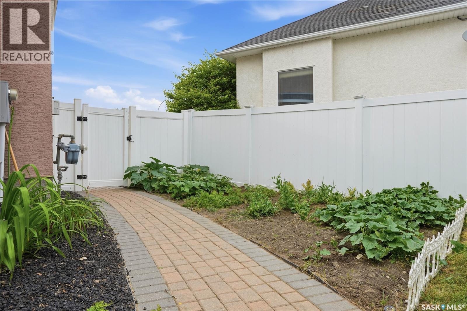 8607 Wascana Gardens Lane, Regina, Saskatchewan  S4V 1G1 - Photo 56 - SK043425
