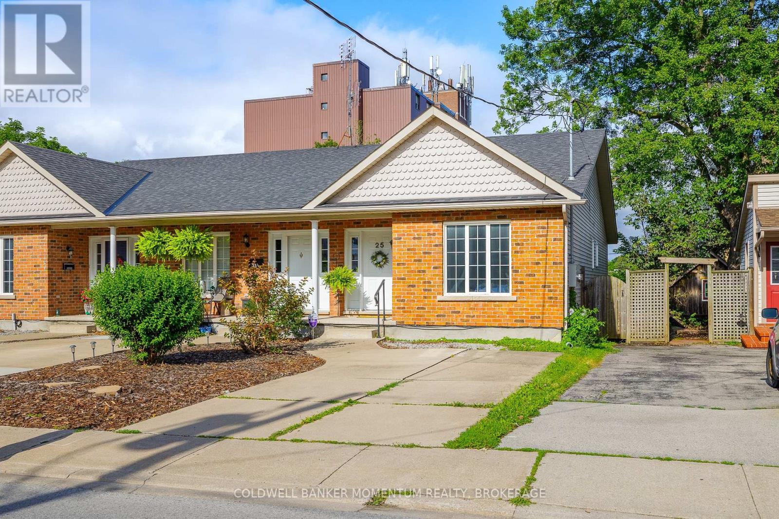 25 Ormond Street S, Thorold, Ontario  L2V 1Y3 - Photo 1 - X13602582
