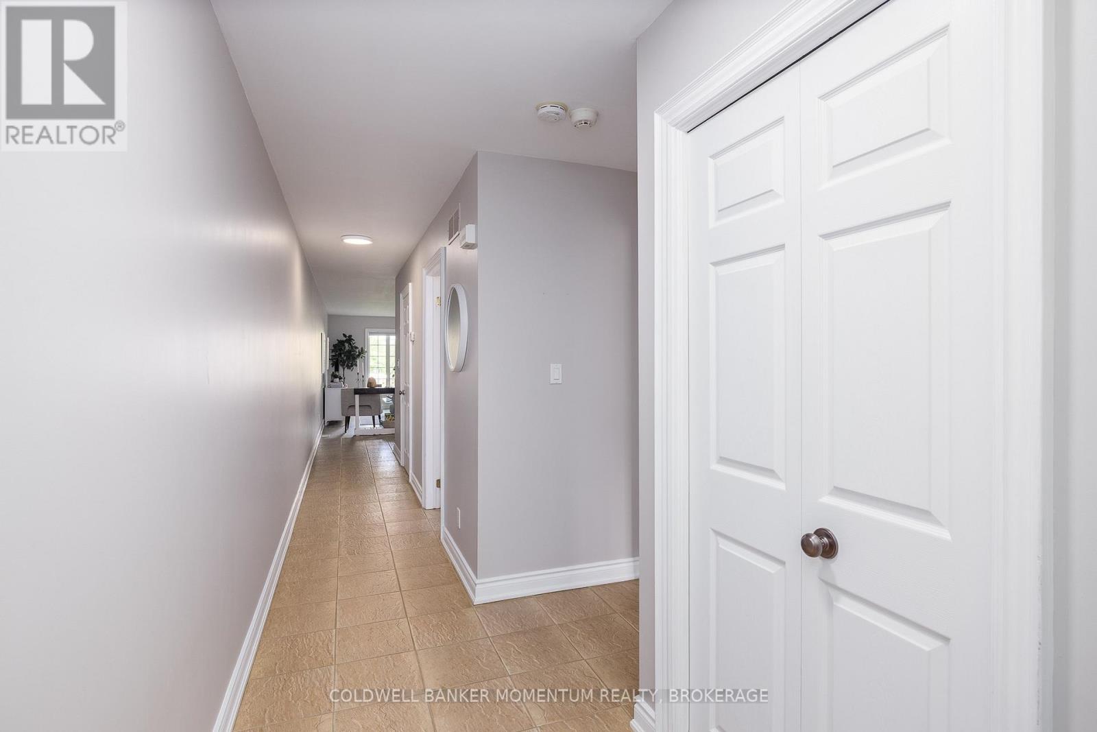 25 Ormond Street S, Thorold, Ontario  L2V 1Y3 - Photo 2 - X13602582