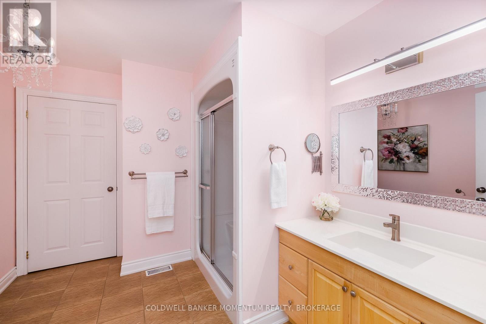 25 Ormond Street S, Thorold, Ontario  L2V 1Y3 - Photo 5 - X13602582