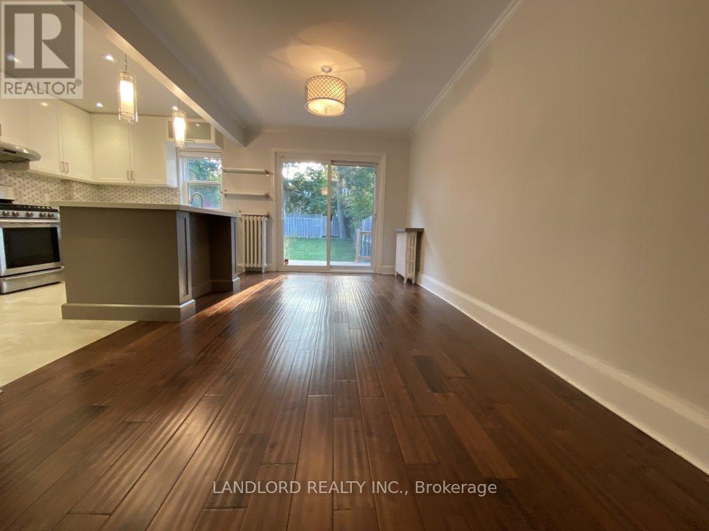 22 Lorindale Avenue, Toronto, Ontario  M5M 3C2 - Photo 11 - C13602448