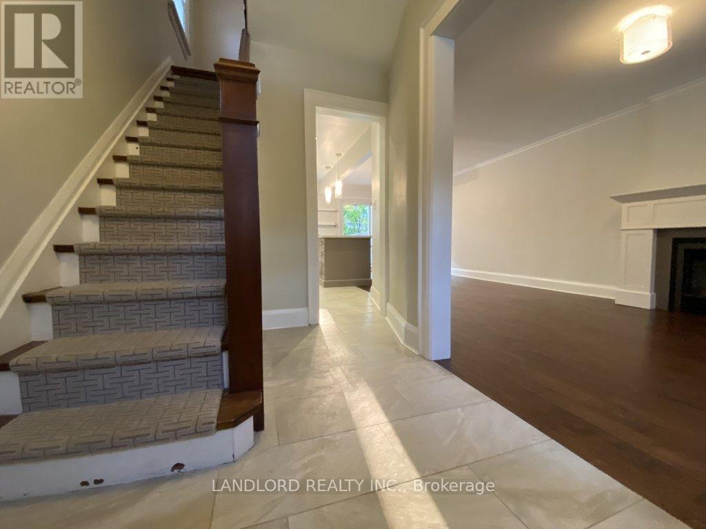 22 Lorindale Avenue, Toronto, Ontario  M5M 3C2 - Photo 14 - C13602448