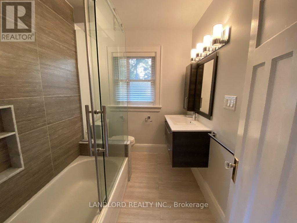 22 Lorindale Avenue, Toronto, Ontario  M5M 3C2 - Photo 20 - C13602448