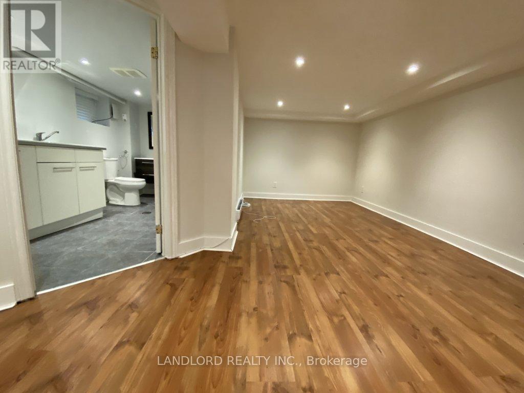 22 Lorindale Avenue, Toronto, Ontario  M5M 3C2 - Photo 28 - C13602448