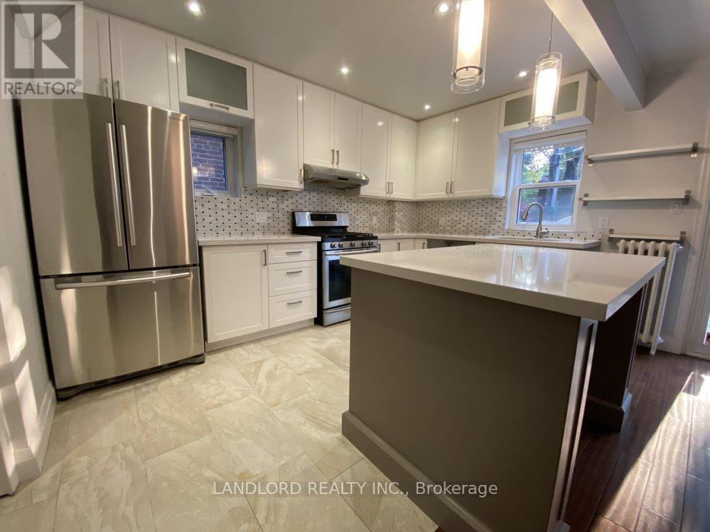 22 Lorindale Avenue, Toronto, Ontario  M5M 3C2 - Photo 3 - C13602448