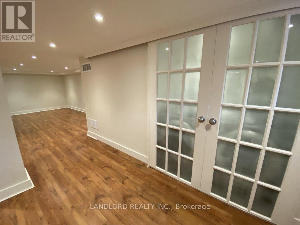 22 Lorindale Avenue, Toronto, Ontario  M5M 3C2 - Photo 32 - C13602448