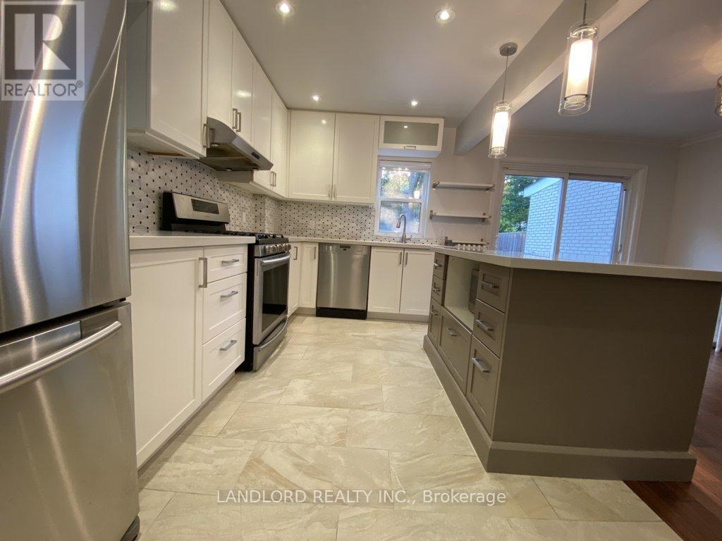 22 Lorindale Avenue, Toronto, Ontario  M5M 3C2 - Photo 4 - C13602448