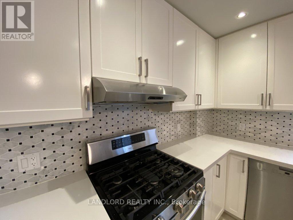 22 Lorindale Avenue, Toronto, Ontario  M5M 3C2 - Photo 6 - C13602448