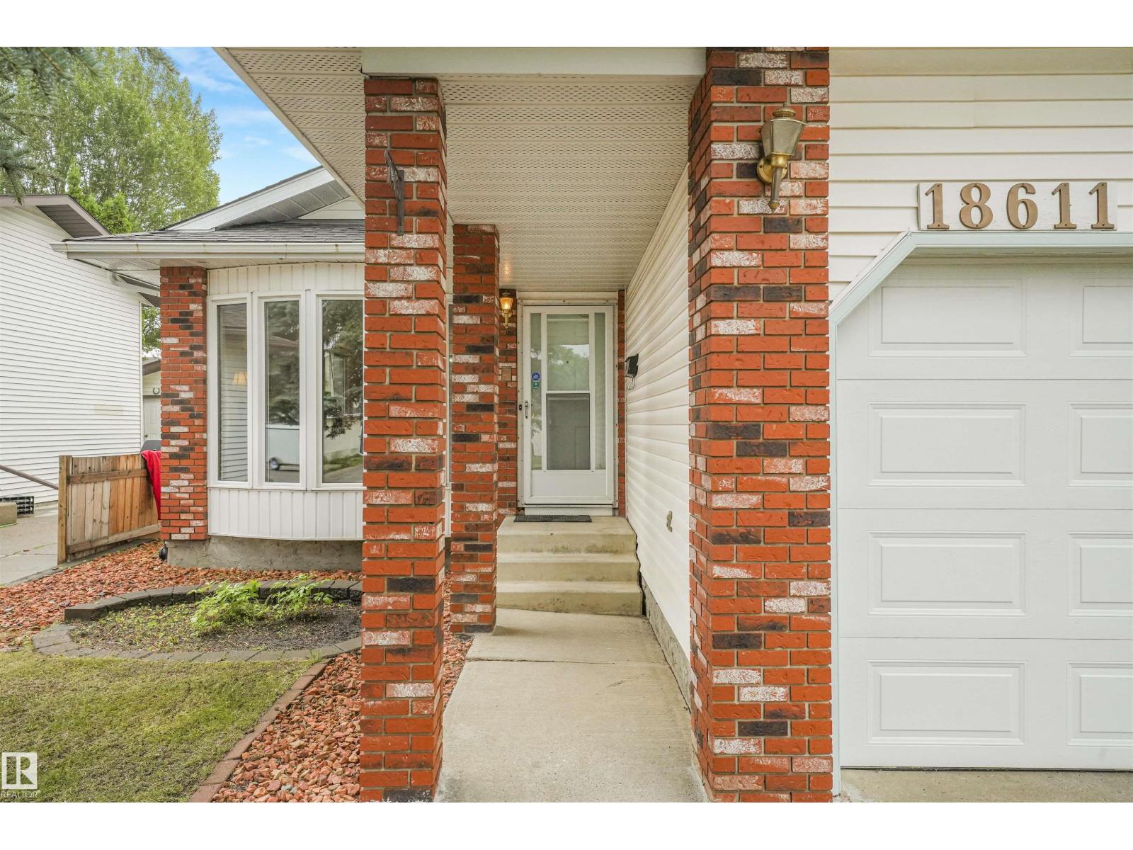 18611 57 Av NW, Edmonton, Alberta  T6M 2A2 - Photo 3 - E4500509