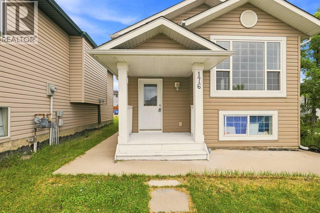 176 Taracove Estate Drive Ne, Calgary, Alberta  T3J 4R2 - Photo 2 - A2330002