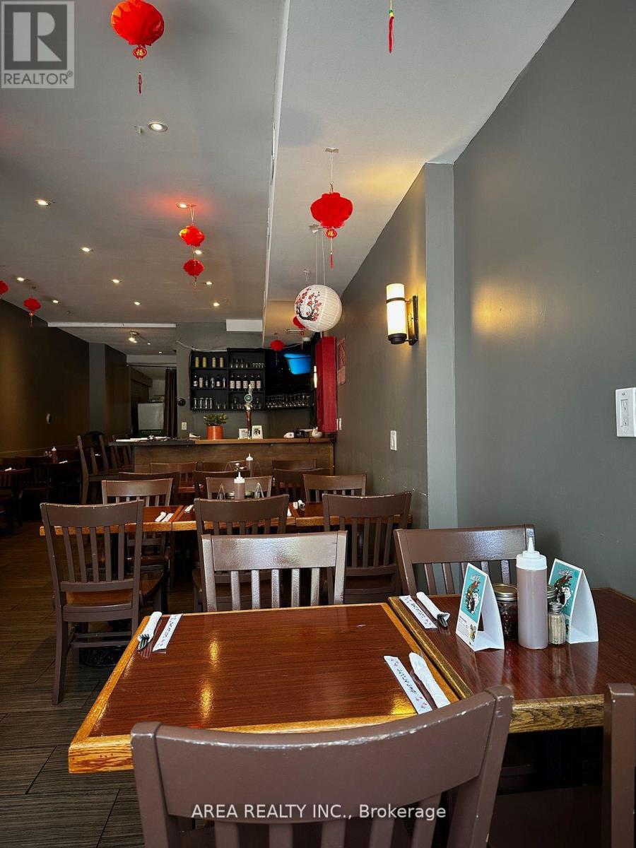 371 Roncesvalles Avenue, Toronto, Ontario  M6R 2M7 - Photo 5 - W13602416