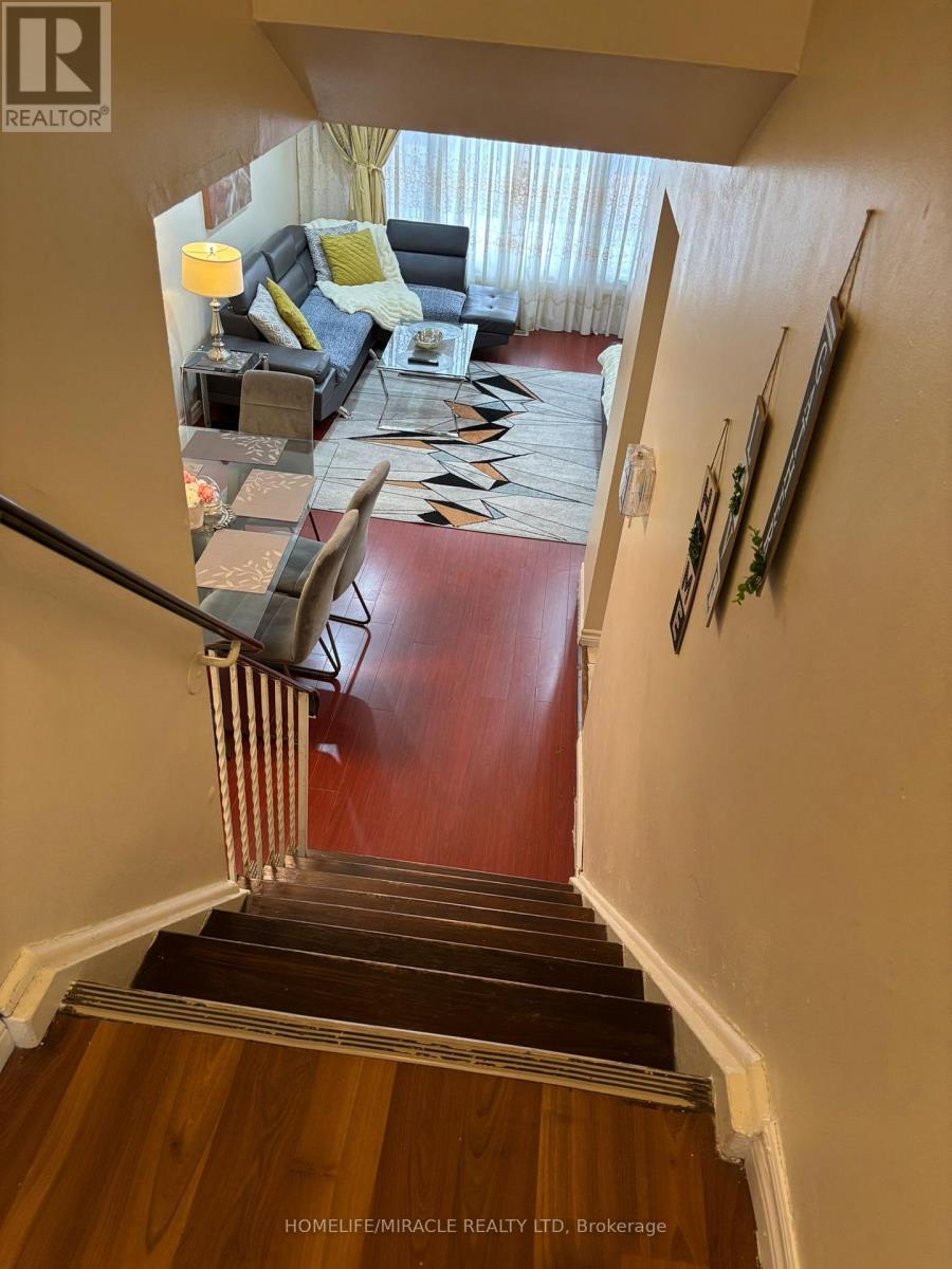 7426 Catalpa Road, Mississauga, Ontario  L4T 2T3 - Photo 14 - W13602466