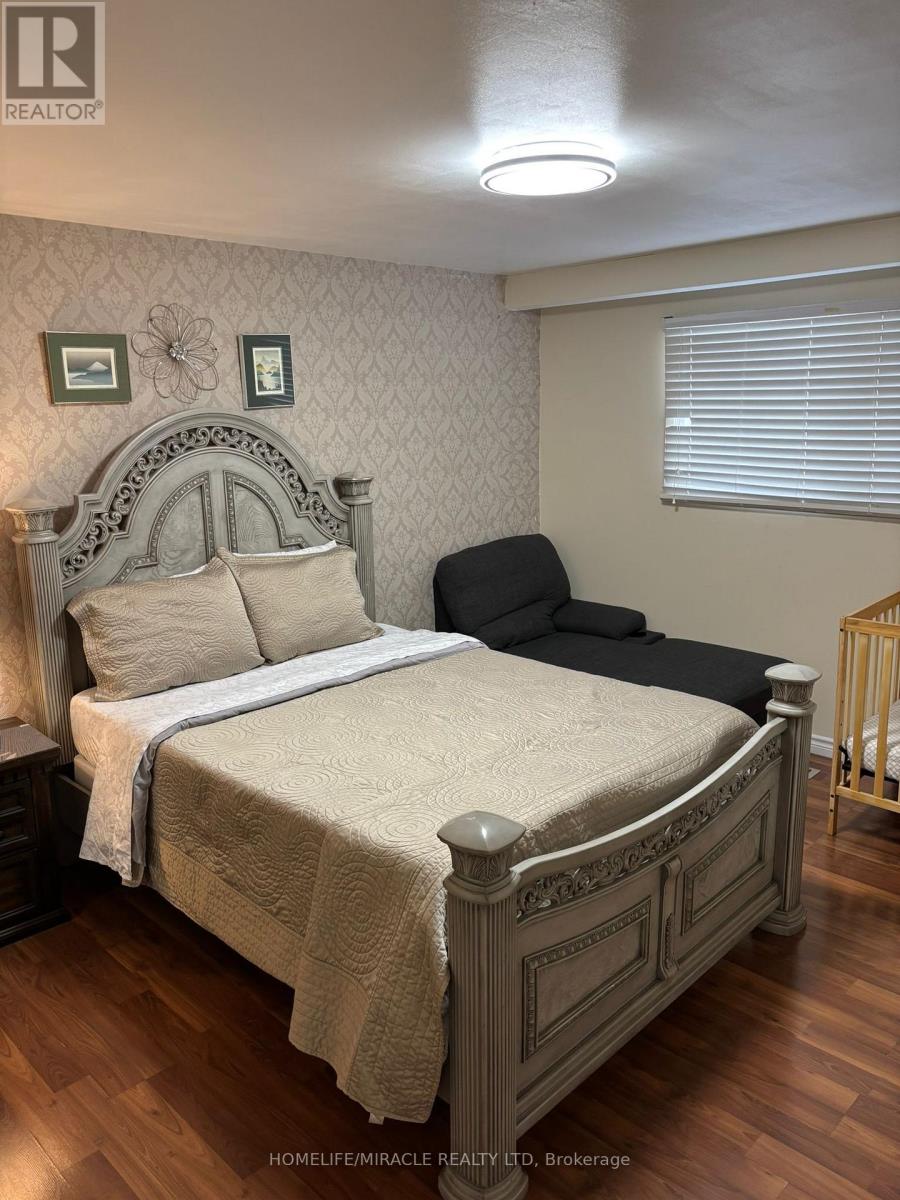 7426 Catalpa Road, Mississauga, Ontario  L4T 2T3 - Photo 16 - W13602466