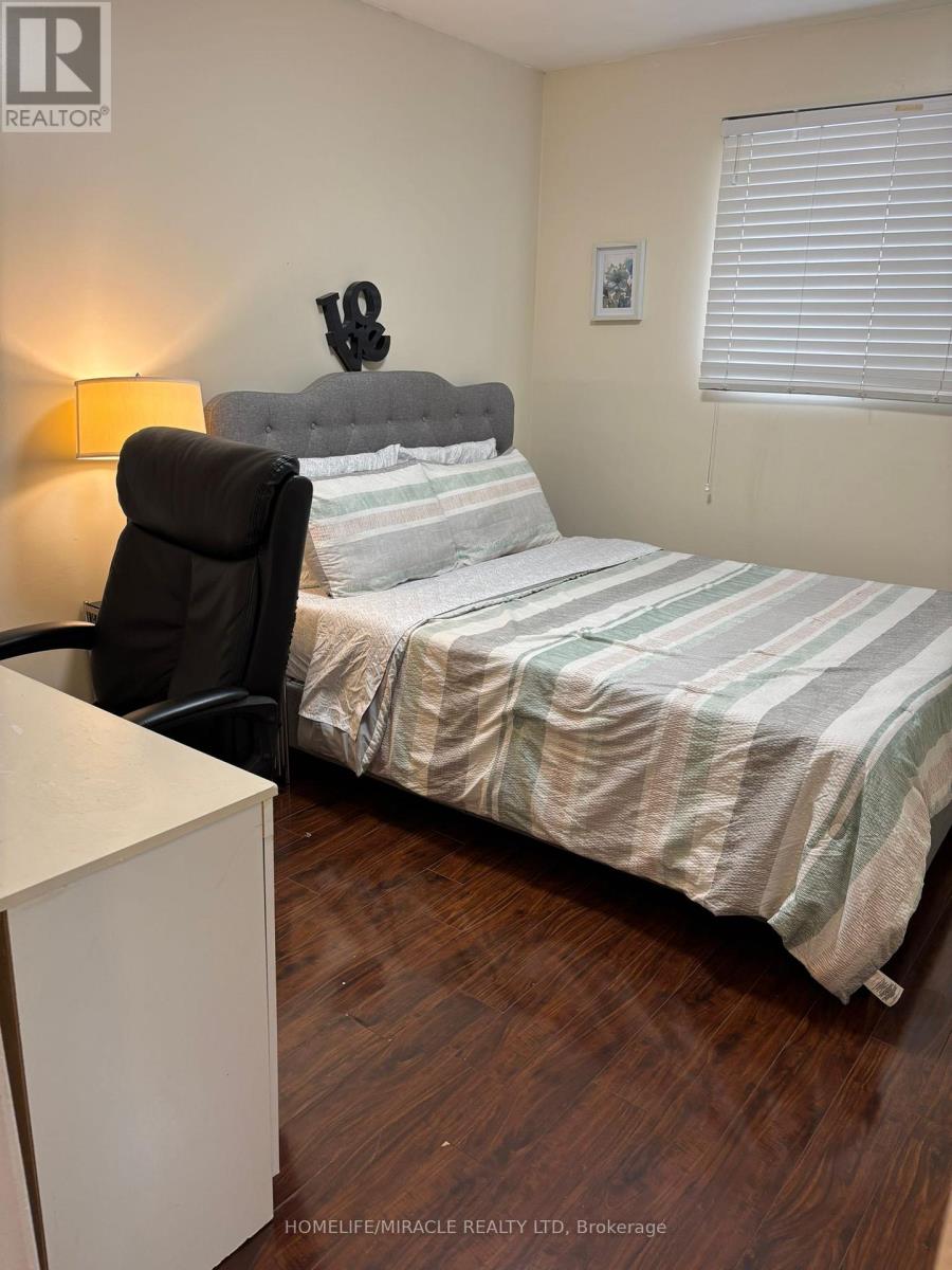 7426 Catalpa Road, Mississauga, Ontario  L4T 2T3 - Photo 21 - W13602466