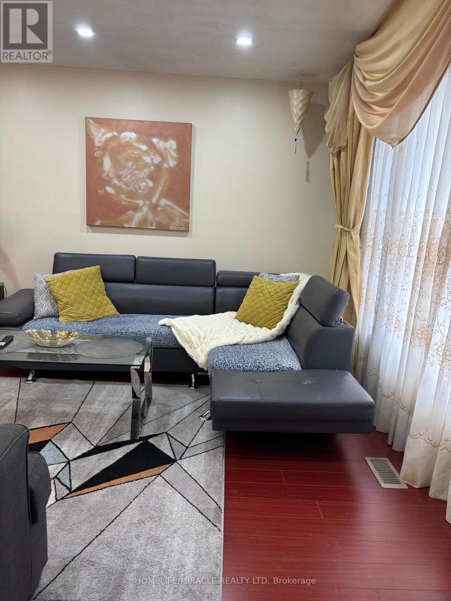 7426 Catalpa Road, Mississauga, Ontario  L4T 2T3 - Photo 3 - W13602466