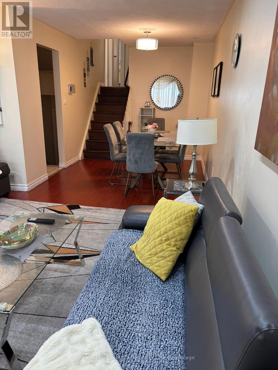 7426 Catalpa Road, Mississauga, Ontario  L4T 2T3 - Photo 8 - W13602466