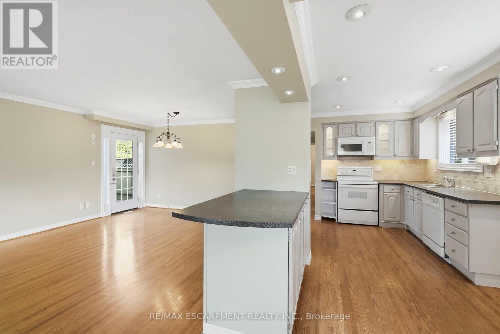 2145 Sunnyvale Drive, Oakville, Ontario  L6L 1W6 - Photo 6 - W13602522