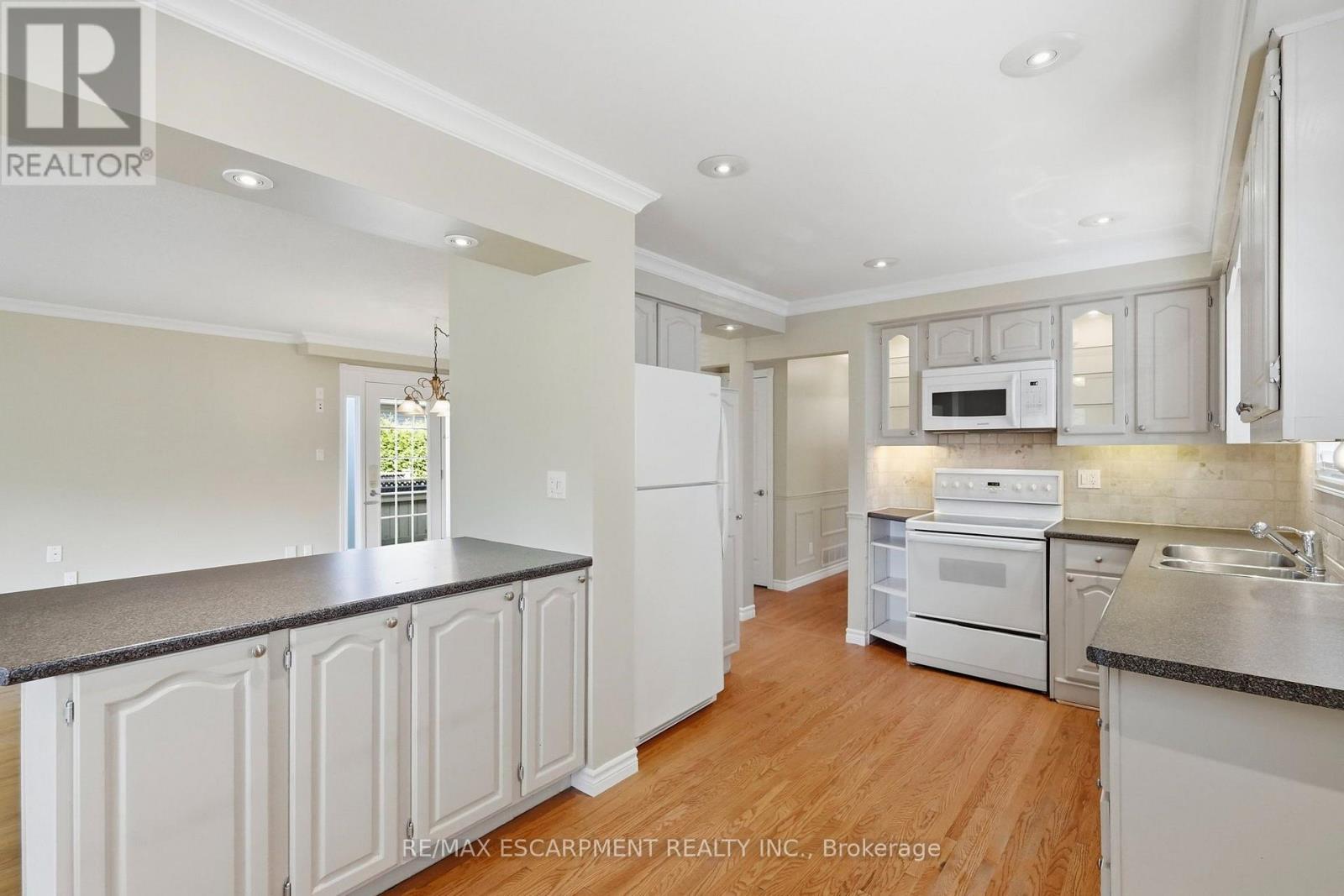 2145 Sunnyvale Drive, Oakville, Ontario  L6L 1W6 - Photo 7 - W13602522
