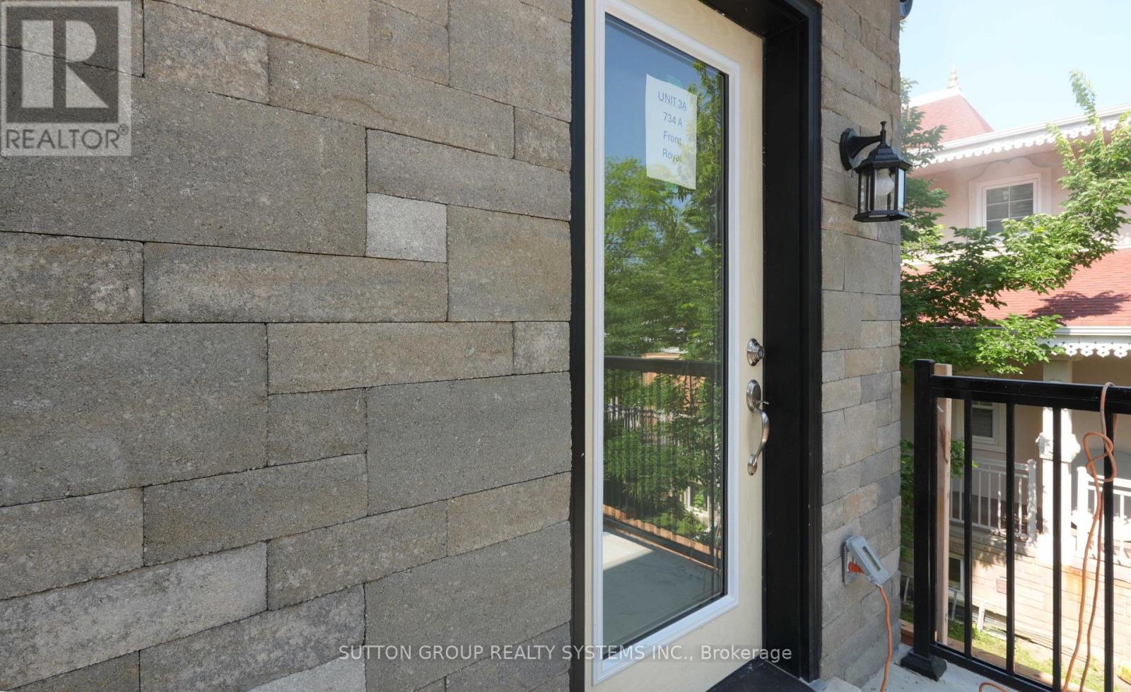 13 - 734 Front Royal Street, Mississauga, Ontario  L4Y 0C8 - Photo 2 - W13602526