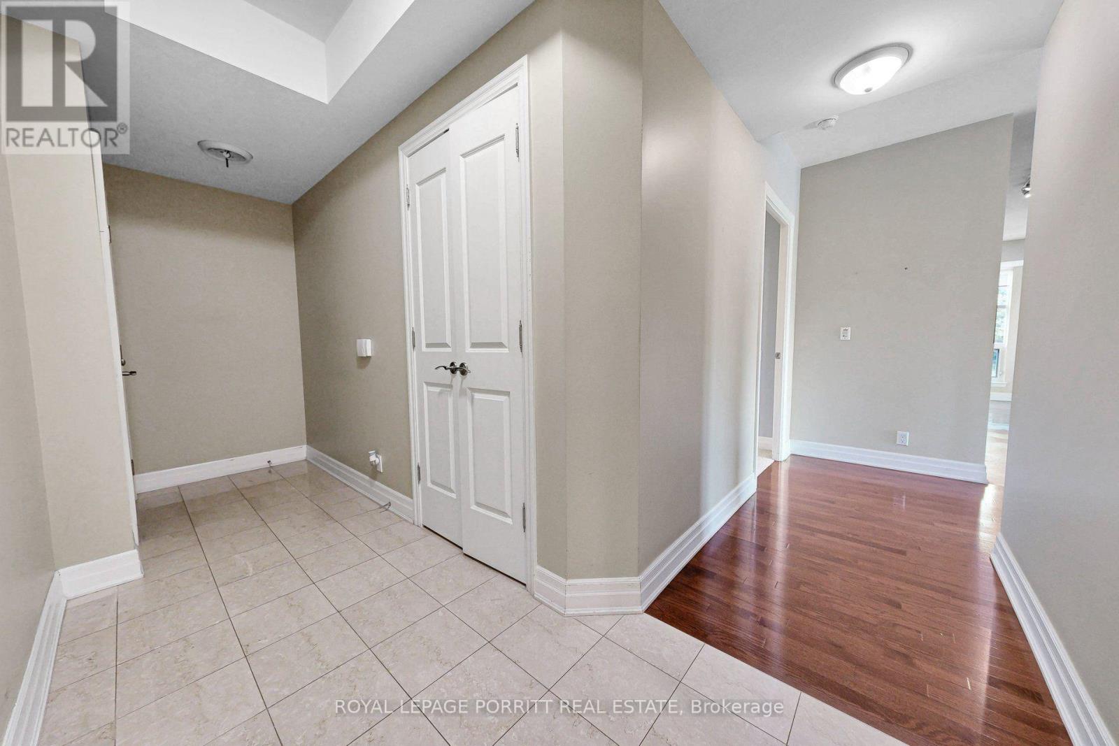 309 - 9 Burnhamthorpe Crescent, Toronto, Ontario  M9A 0A6 - Photo 3 - W13602614