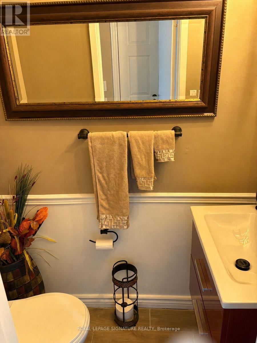 Main/upper - 137 Madoc Drive, Brampton, Ontario  L6V 2A5 - Photo 12 - W13602654