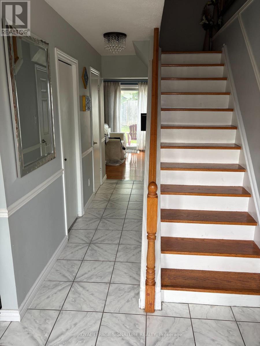 Main/upper - 137 Madoc Drive, Brampton, Ontario  L6V 2A5 - Photo 3 - W13602654