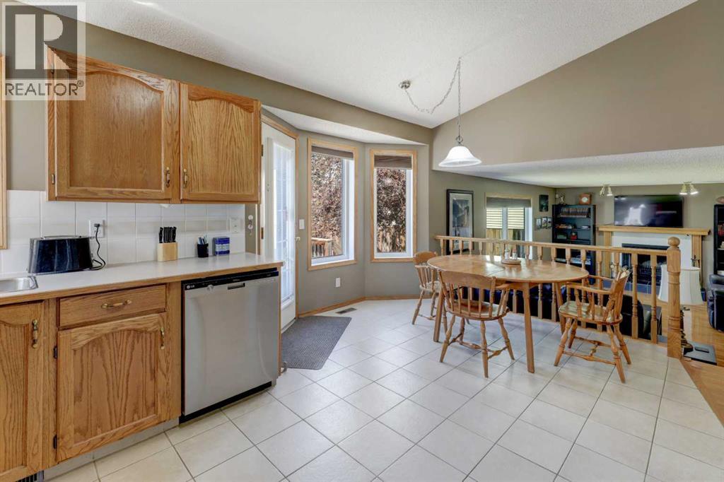 96 Hawktree Close NW, Calgary, Alberta  T3G 3T3 - Photo 7 - A2326150