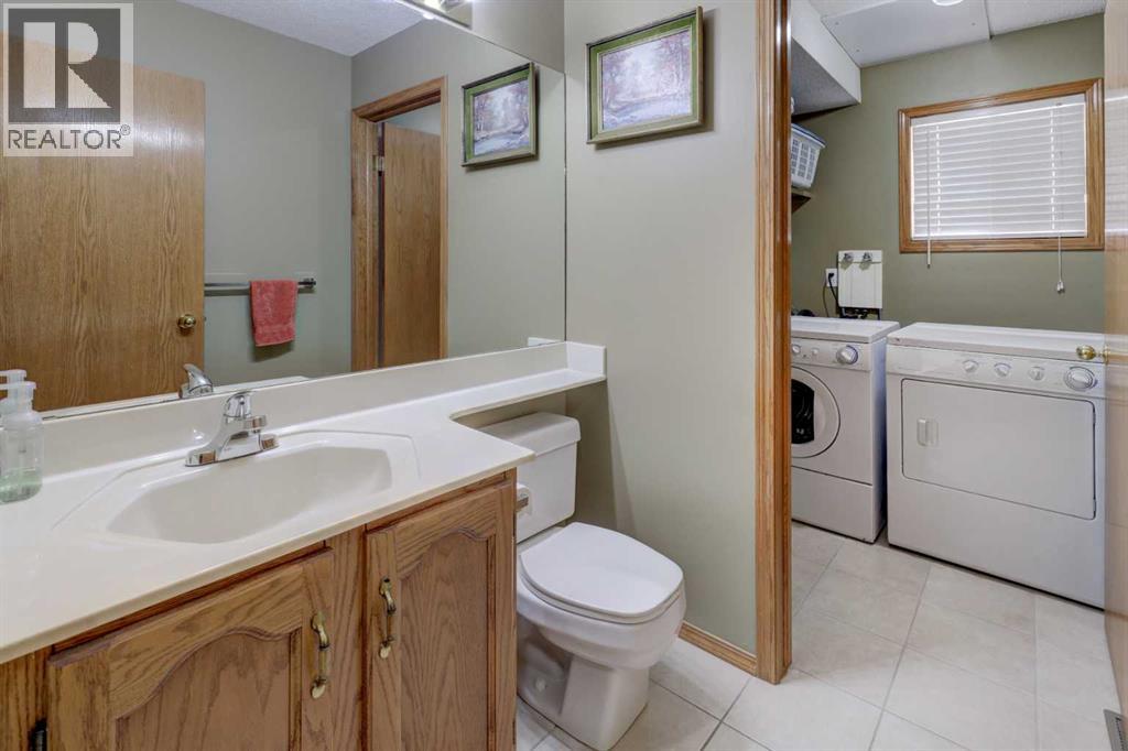 96 Hawktree Close NW, Calgary, Alberta  T3G 3T3 - Photo 12 - A2326150